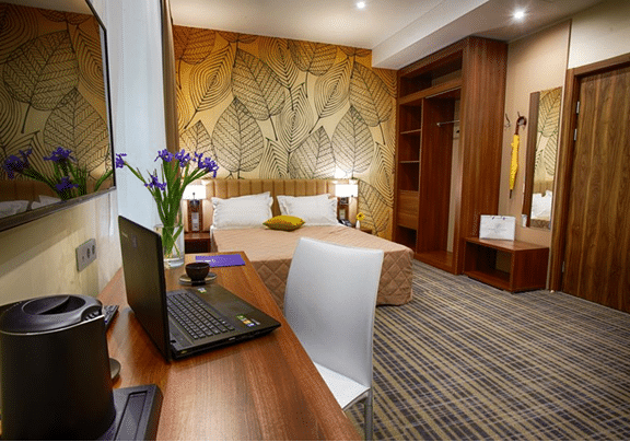 shutterstock_1786696019 3-5